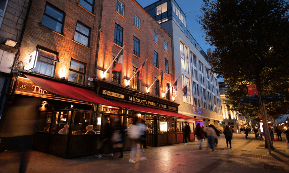 Murray's pub on O'Connell street with lighting and atmosphere